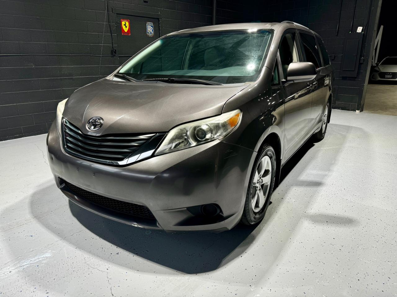 Used 2013 Toyota Sienna LE for sale in Mississauga, ON