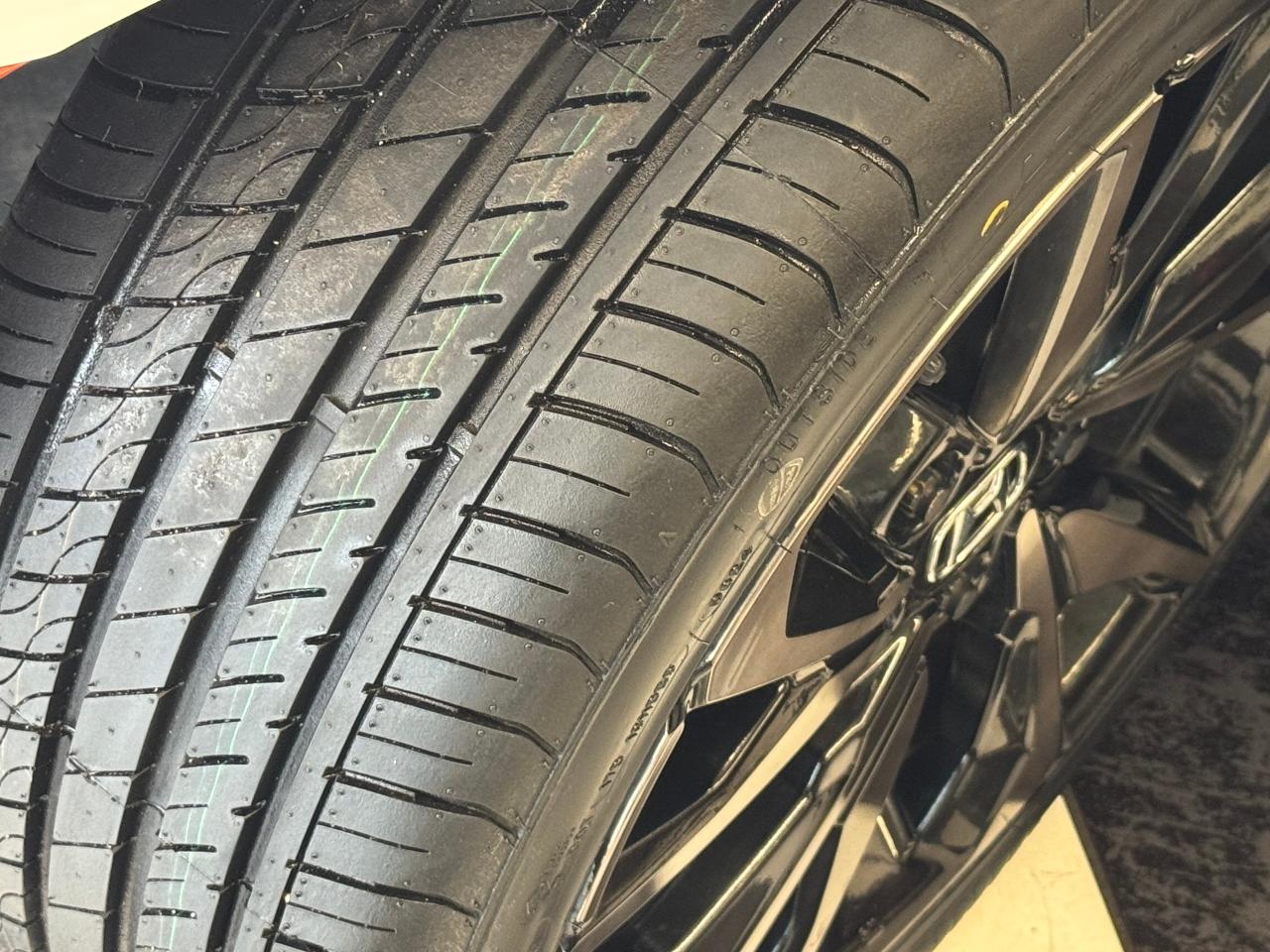 2019 Honda Civic LX Hatchback+New Tires+Brakes+LKA+CLEAN CARFAX - Photo #3