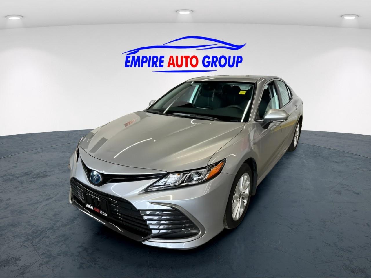 2024 Toyota Camry HYBRID LE  HYBRID WITH BLACK CLOTH INTERIOR TECH PACKAGE APPLE CAR PLAY Photo