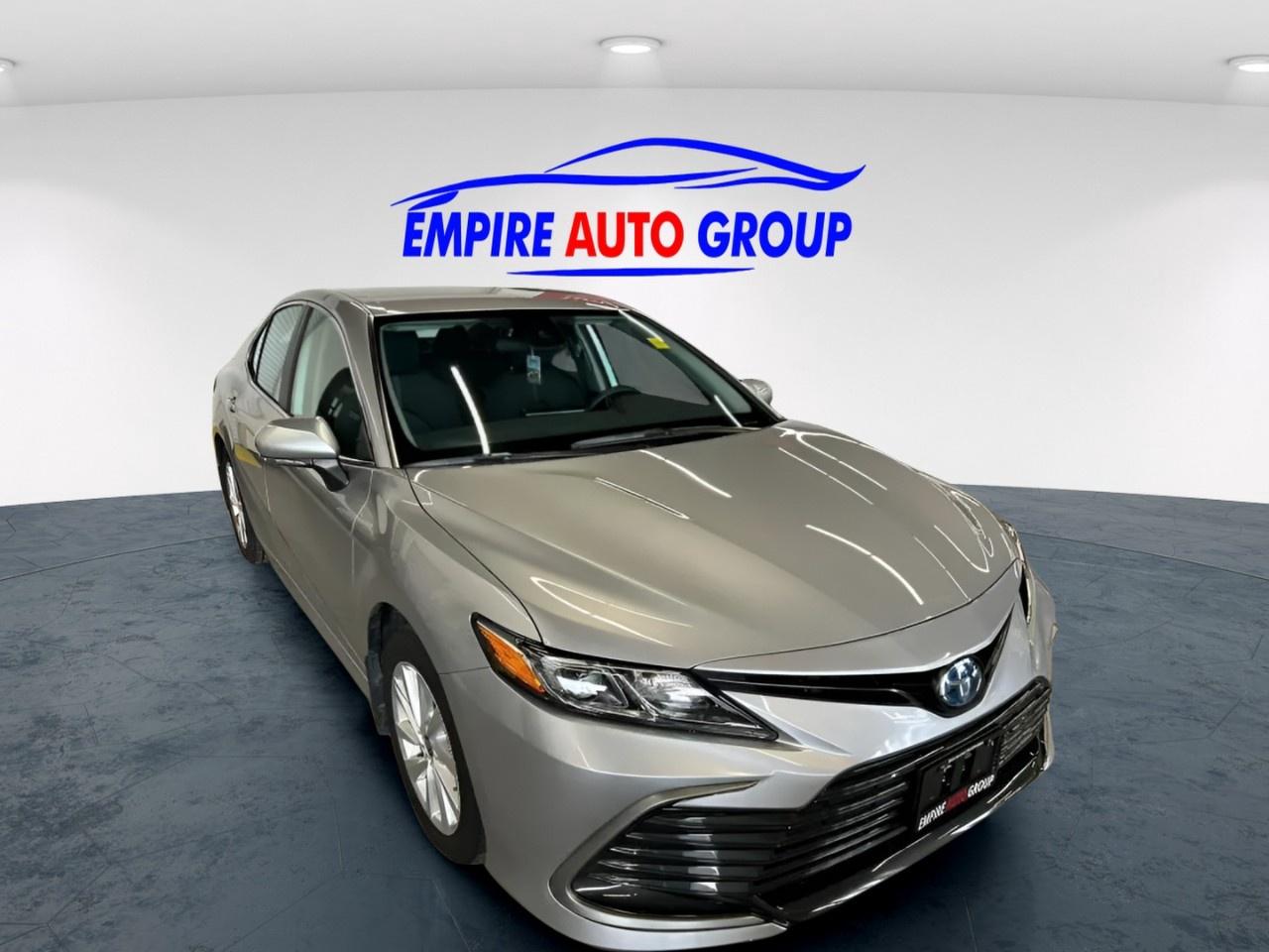 2024 Toyota Camry HYBRID LE  HYBRID WITH BLACK CLOTH INTERIOR TECH PACKAGE APPLE CAR PLAY Photo