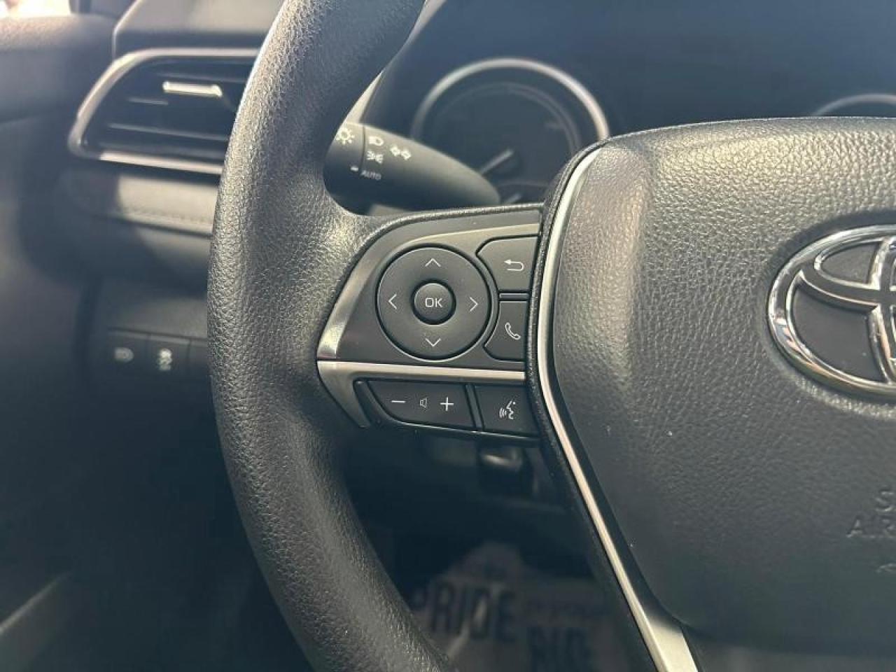 2024 Toyota Camry HYBRID LE  HYBRID WITH BLACK CLOTH INTERIOR TECH PACKAGE APPLE CAR PLAY Photo