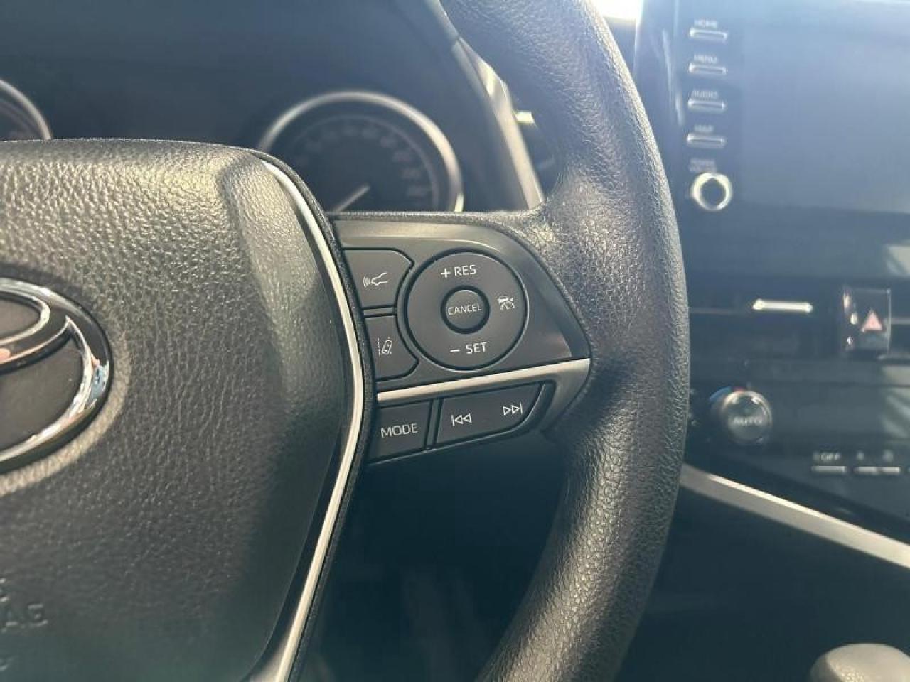 2024 Toyota Camry HYBRID LE  HYBRID WITH BLACK CLOTH INTERIOR TECH PACKAGE APPLE CAR PLAY Photo