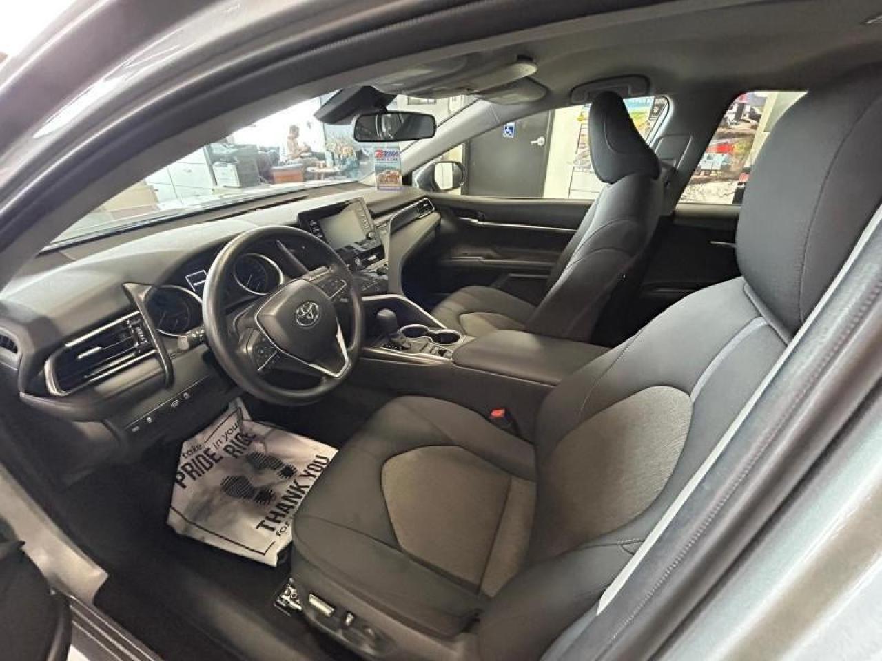 2024 Toyota Camry HYBRID LE  HYBRID WITH BLACK CLOTH INTERIOR TECH PACKAGE APPLE CAR PLAY Photo