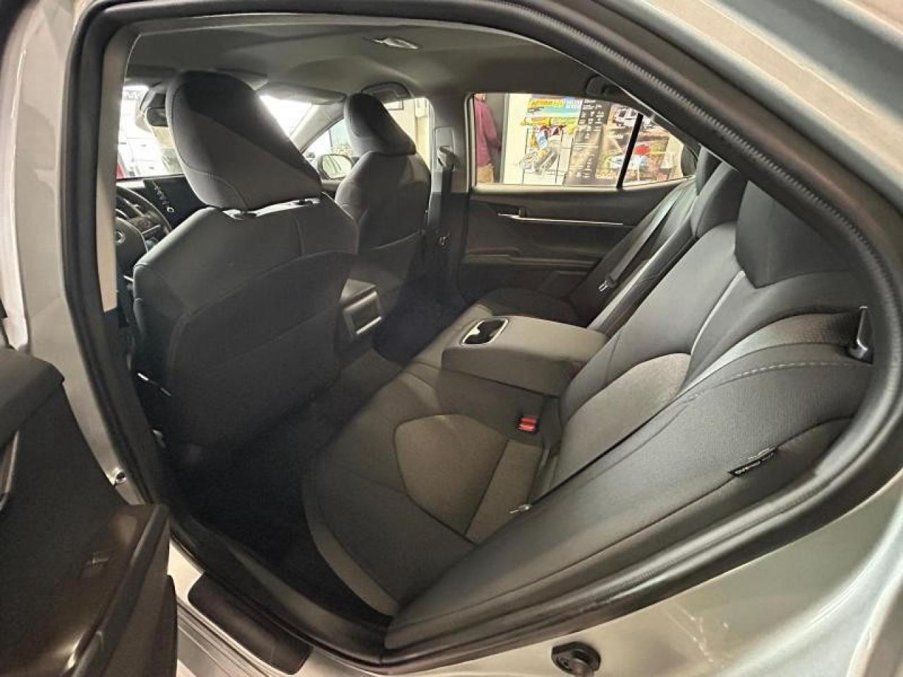 2024 Toyota Camry HYBRID LE  HYBRID WITH BLACK CLOTH INTERIOR TECH PACKAGE APPLE CAR PLAY Photo