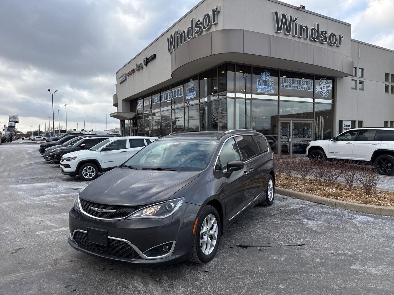 Used 2017 Chrysler Pacifica  for sale in Windsor, ON