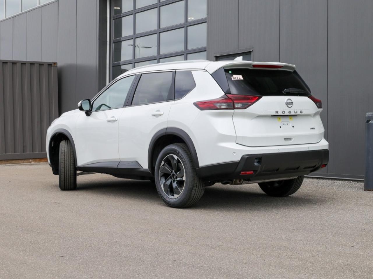 2025 Nissan Rogue SV Moonroof  - Moonroof -  Power Liftgate Photo3