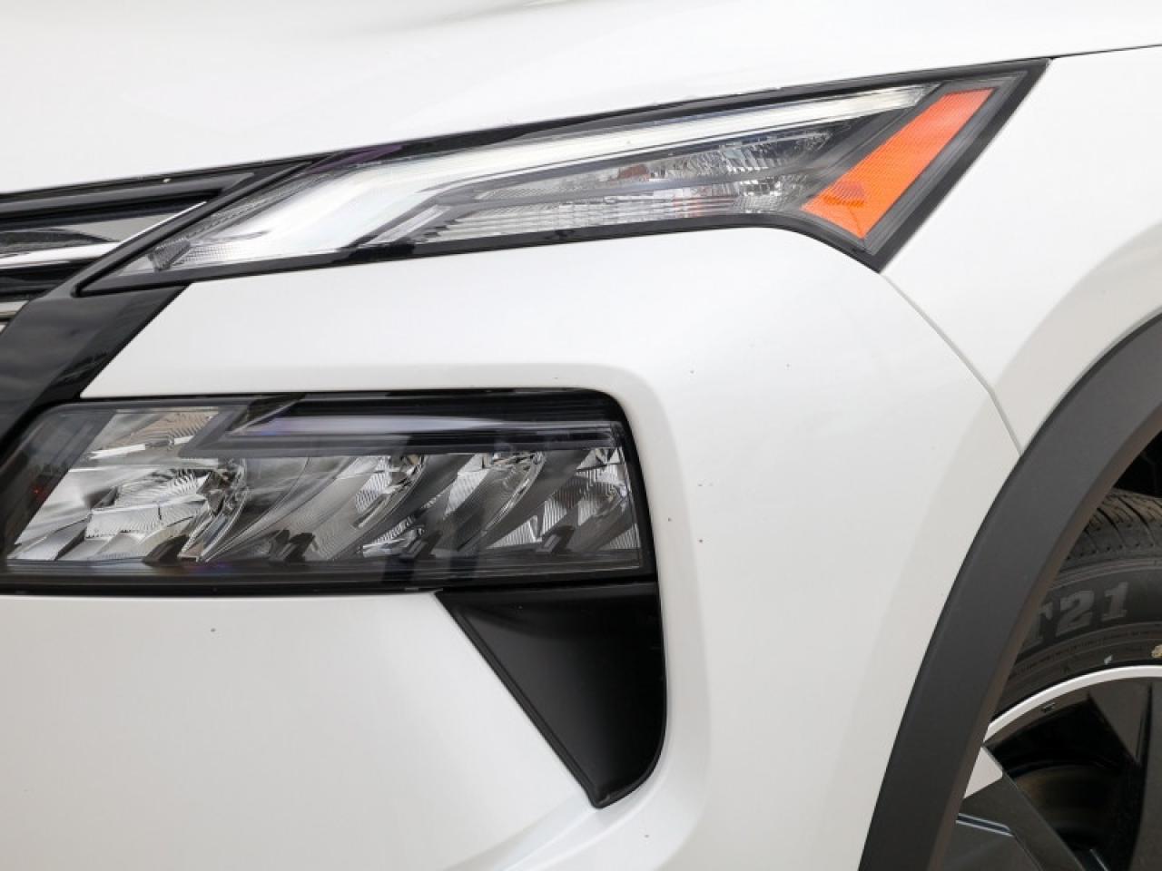 2025 Nissan Rogue SV Moonroof  - Moonroof -  Power Liftgate Photo
