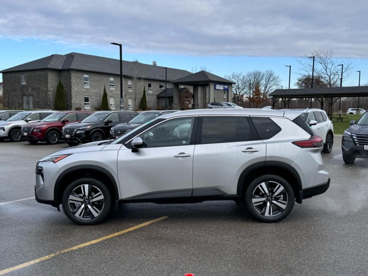 2025 Nissan Rogue AWD SV Moonroof Photo2