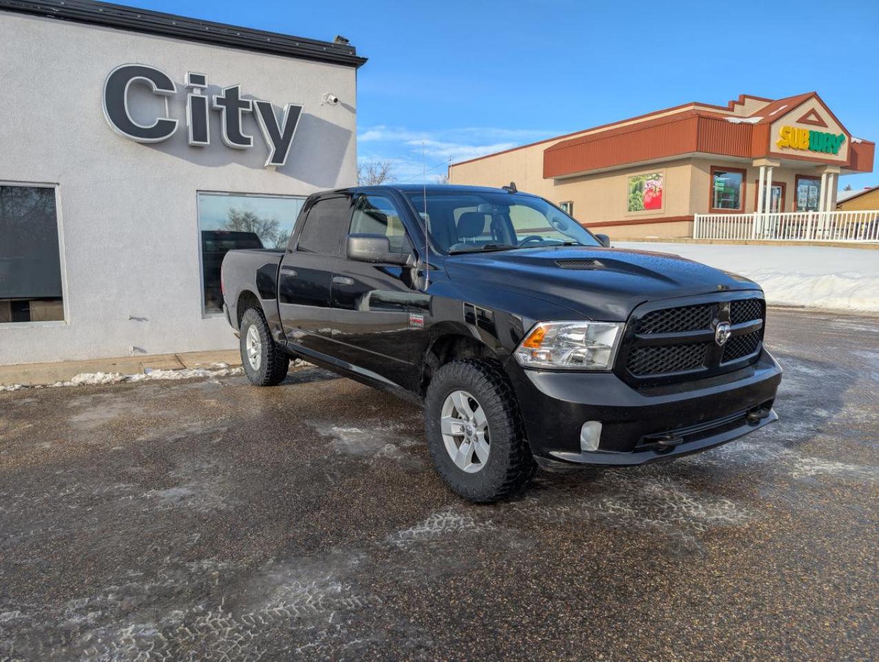 Used 2020 RAM 1500 Classic Express cabine d'équipe 4x4 caisse de 5 pi 7 po for sale in Medicine Hat, AB