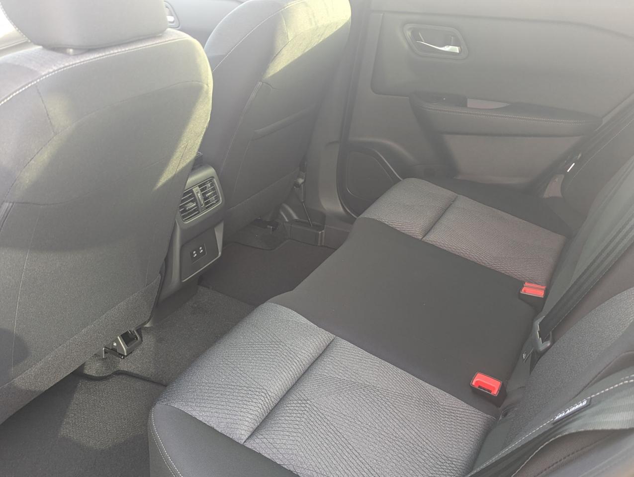 2025 Nissan Rogue SV MOONROOF Photo22