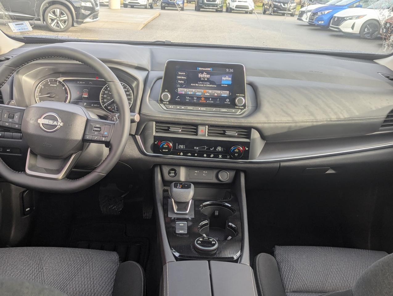 2025 Nissan Rogue SV MOONROOF Photo23