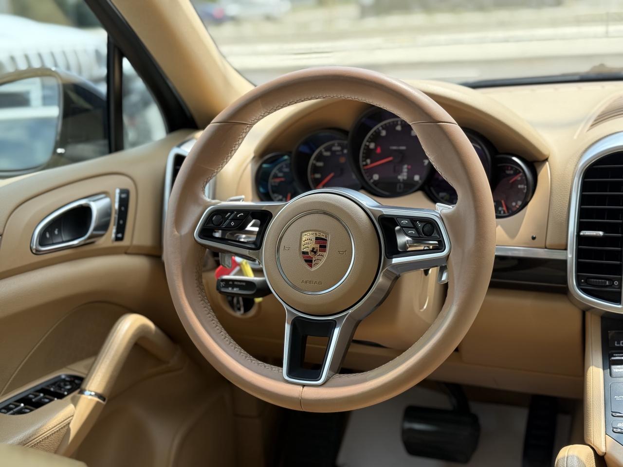 2016 Porsche Cayenne PREMIUM | PANO | NAVI | BACK UP CAMERA - Photo #16