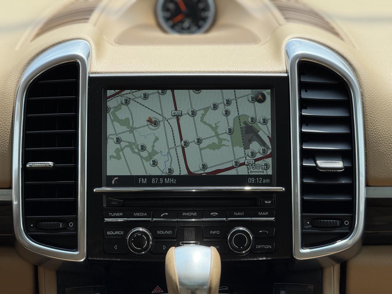 2016 Porsche Cayenne PREMIUM | PANO | NAVI | BACK UP CAMERA - Photo #22
