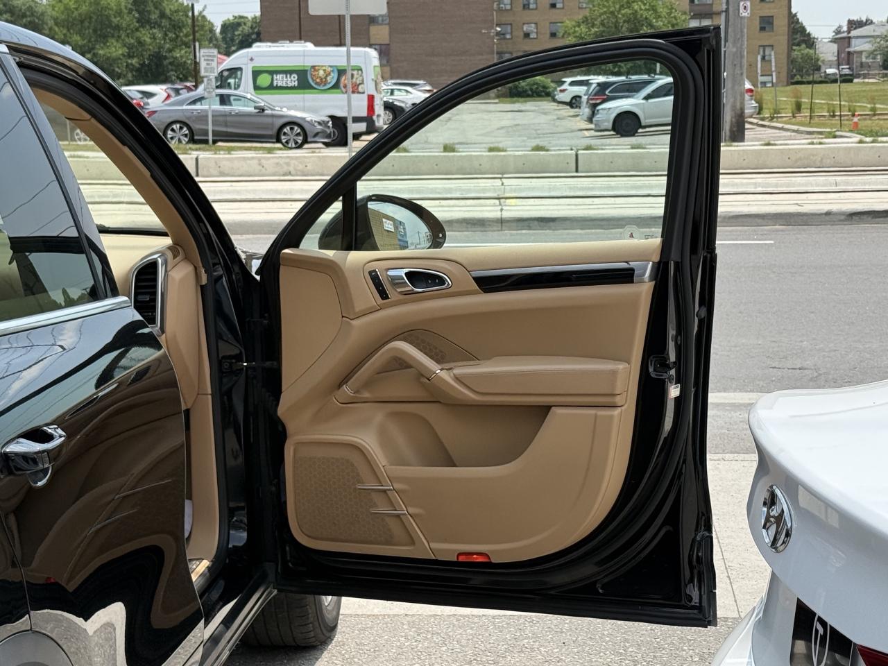 2016 Porsche Cayenne PREMIUM | PANO | NAVI | BACK UP CAMERA - Photo #26