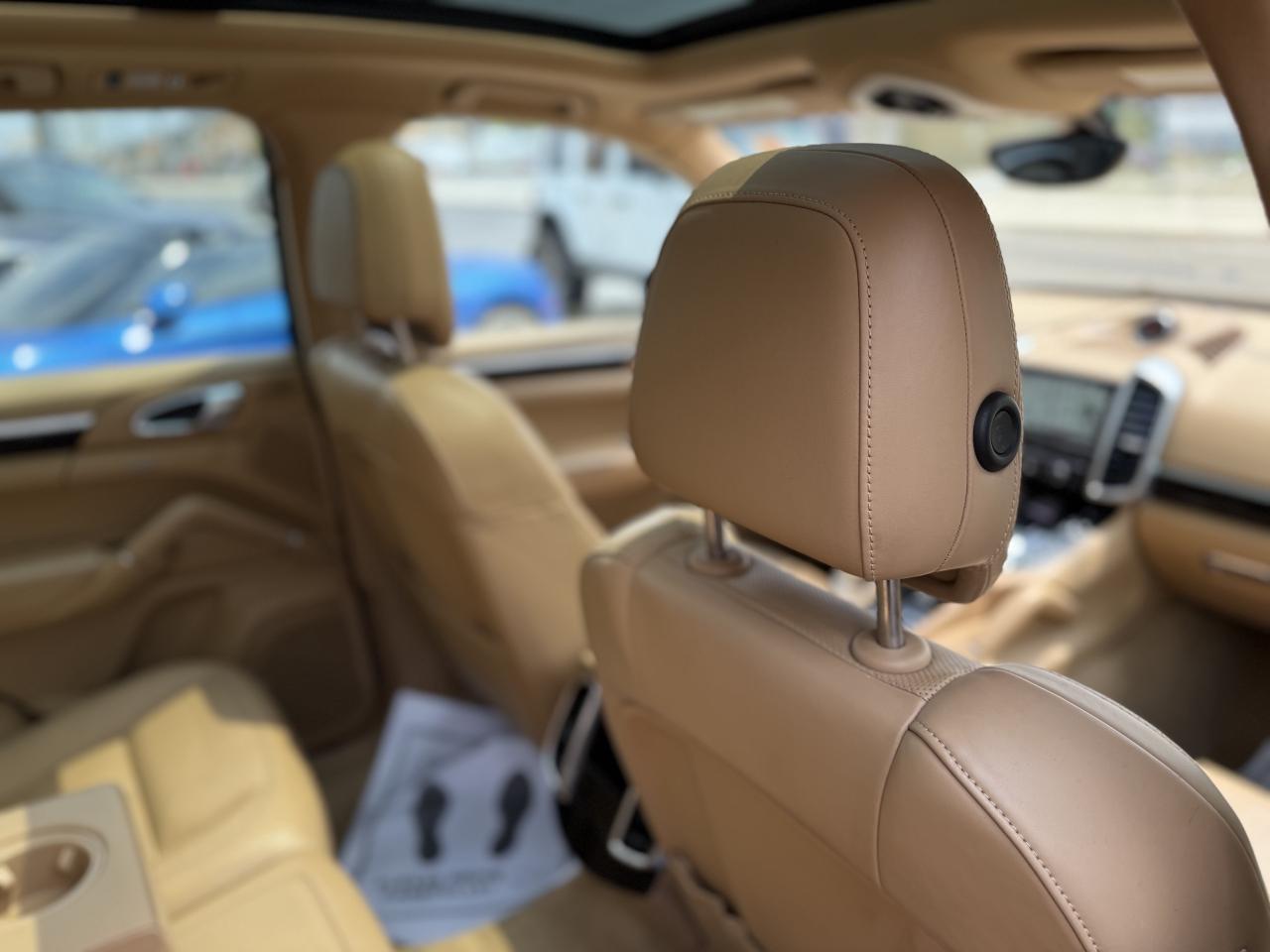 2016 Porsche Cayenne PREMIUM | PANO | NAVI | BACK UP CAMERA - Photo #31