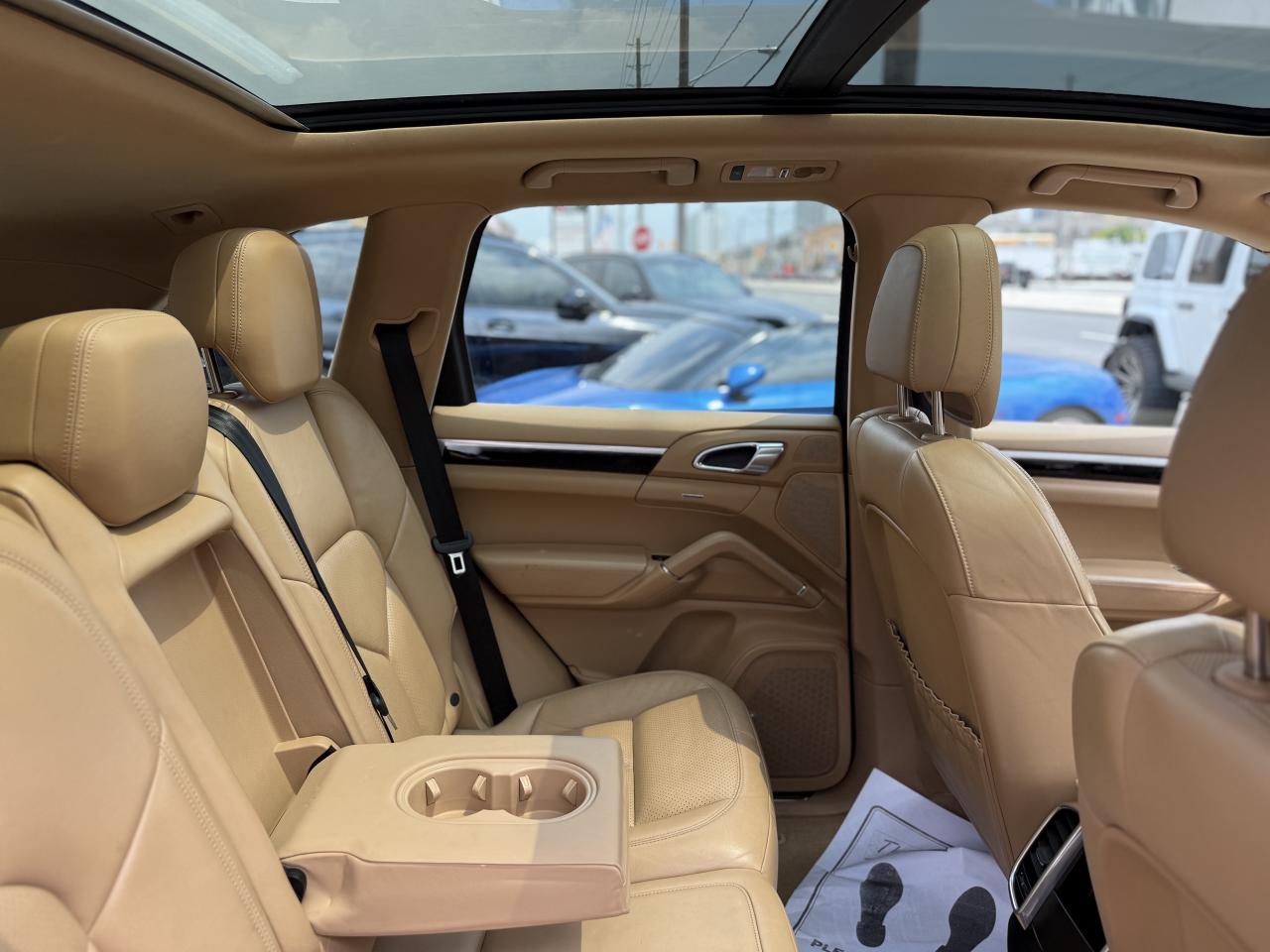 2016 Porsche Cayenne PREMIUM | PANO | NAVI | BACK UP CAMERA - Photo #30