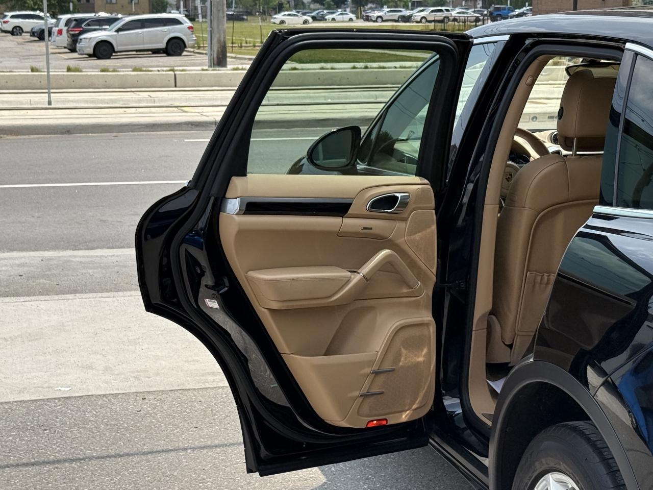 2016 Porsche Cayenne PREMIUM | PANO | NAVI | BACK UP CAMERA - Photo #32