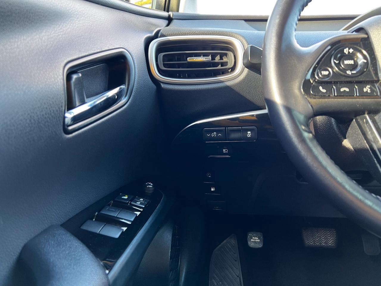 2021 Toyota Prius Prime Upgrade Auto Photo