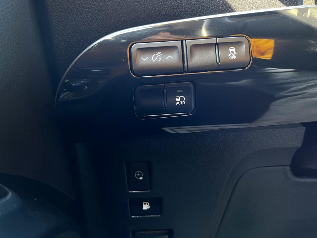 2021 Toyota Prius Prime Upgrade Auto Photo