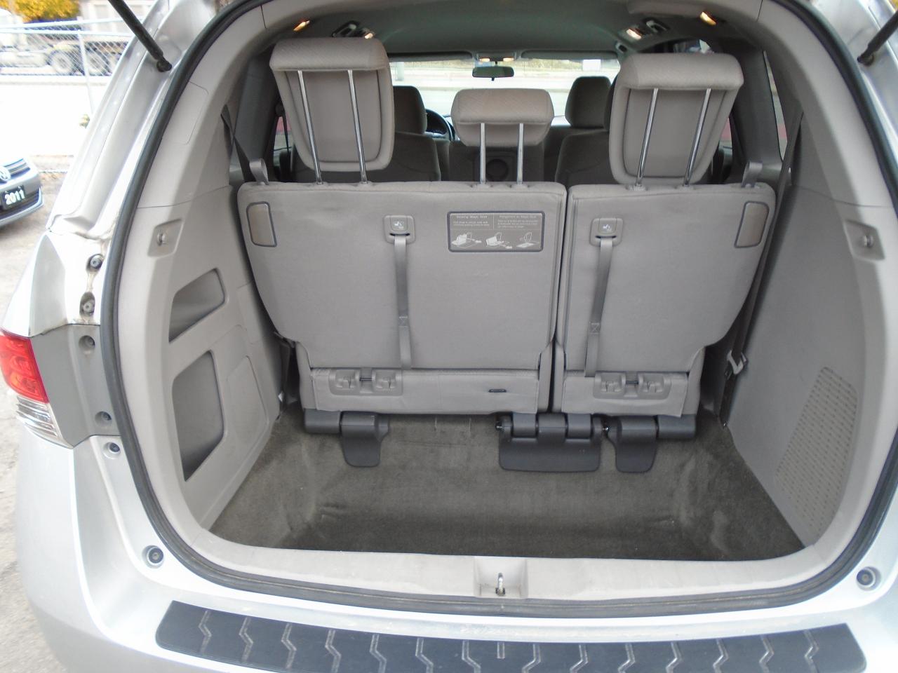 2015 Honda Odyssey SE/ ONE OWNER / NEW BRAKES / SUPER CLEAN /REAR CAM - Photo #13
