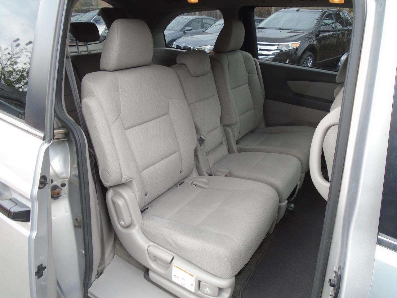 2015 Honda Odyssey SE/ ONE OWNER / NEW BRAKES / SUPER CLEAN /REAR CAM - Photo #14