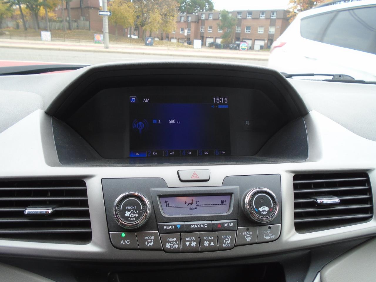 2015 Honda Odyssey SE/ ONE OWNER / NEW BRAKES / SUPER CLEAN /REAR CAM - Photo #19