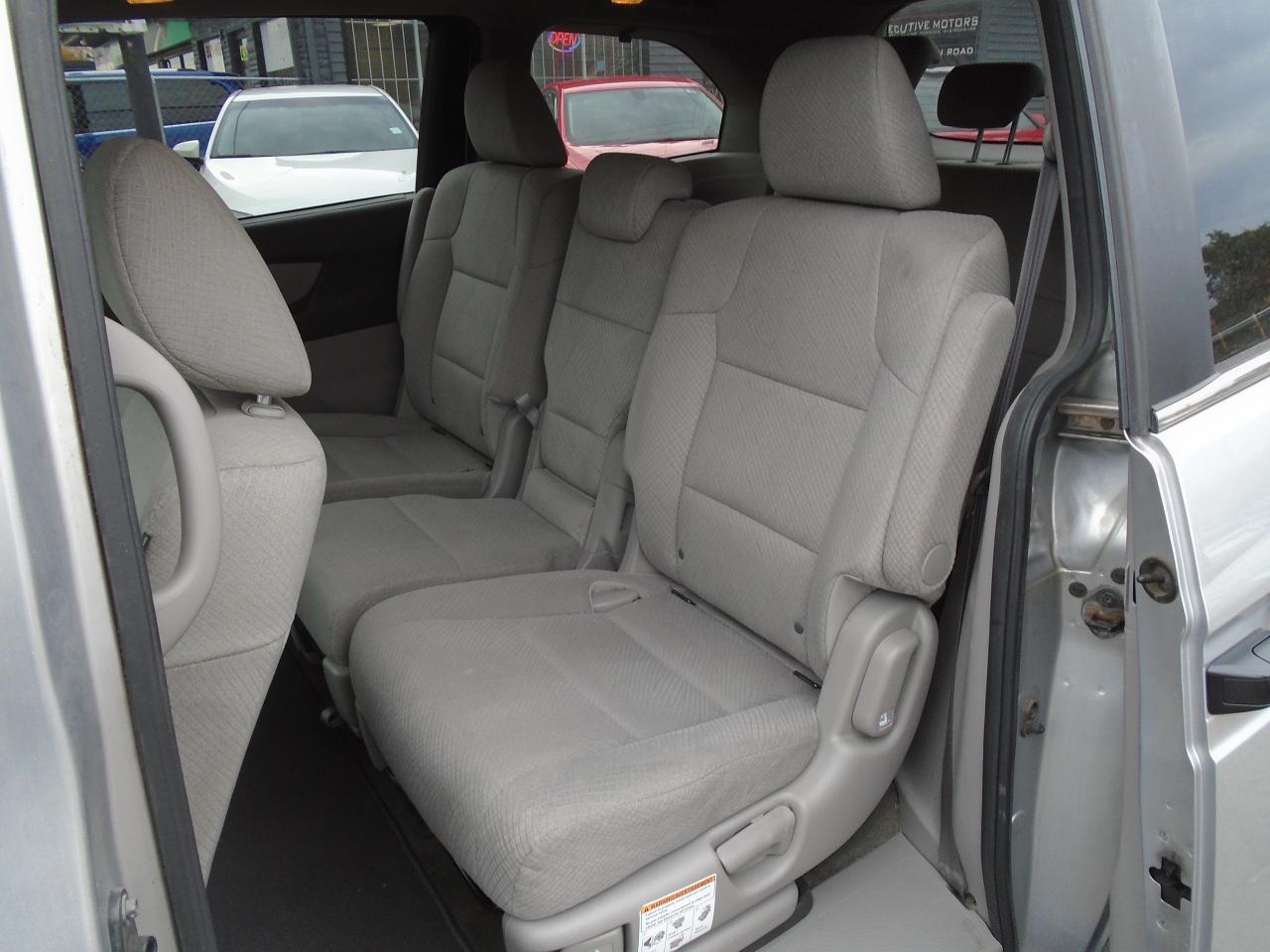 2015 Honda Odyssey SE/ ONE OWNER / NEW BRAKES / SUPER CLEAN /REAR CAM - Photo #10