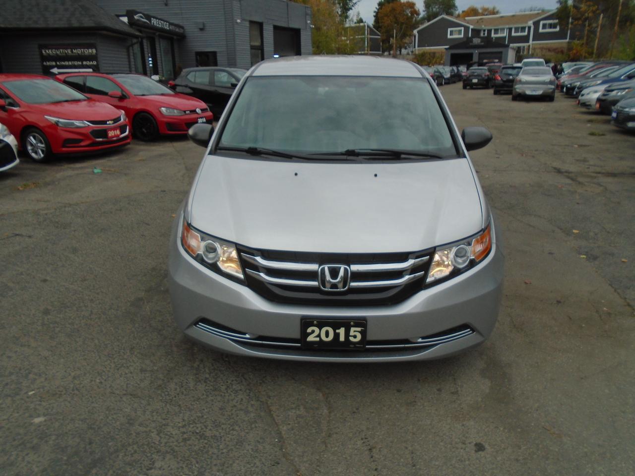 2015 Honda Odyssey SE/ ONE OWNER / NEW BRAKES / SUPER CLEAN /REAR CAM - Photo #2