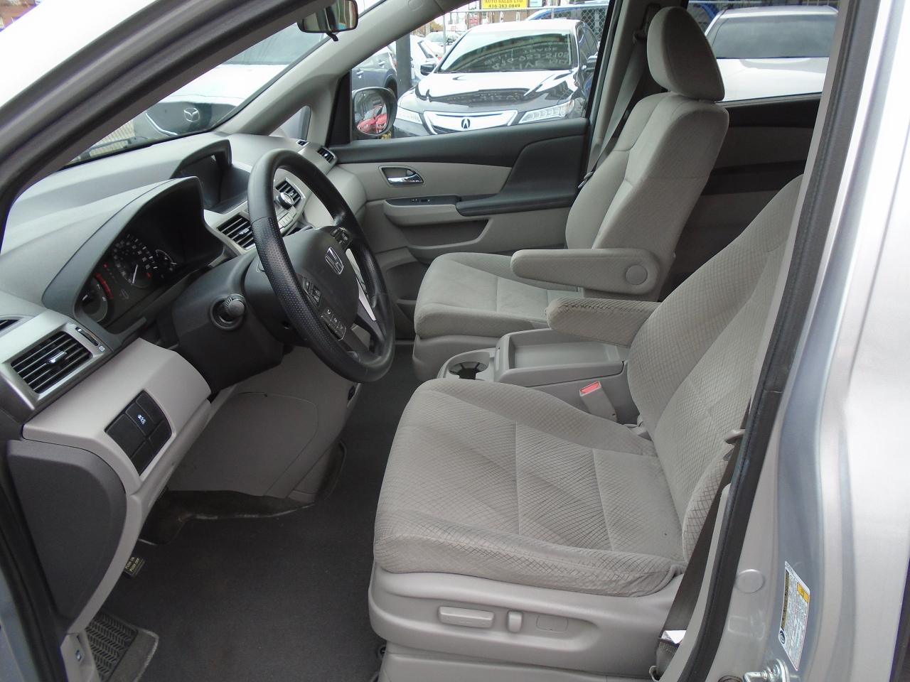 2015 Honda Odyssey SE/ ONE OWNER / NEW BRAKES / SUPER CLEAN /REAR CAM - Photo #9