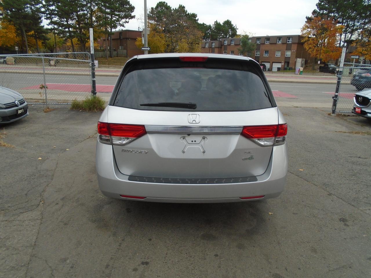 2015 Honda Odyssey SE/ ONE OWNER / NEW BRAKES / SUPER CLEAN /REAR CAM - Photo #6