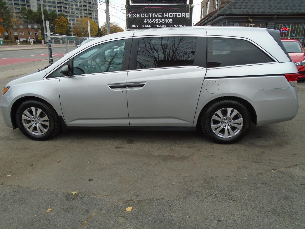 2015 Honda Odyssey SE/ ONE OWNER / NEW BRAKES / SUPER CLEAN /REAR CAM - Photo #8