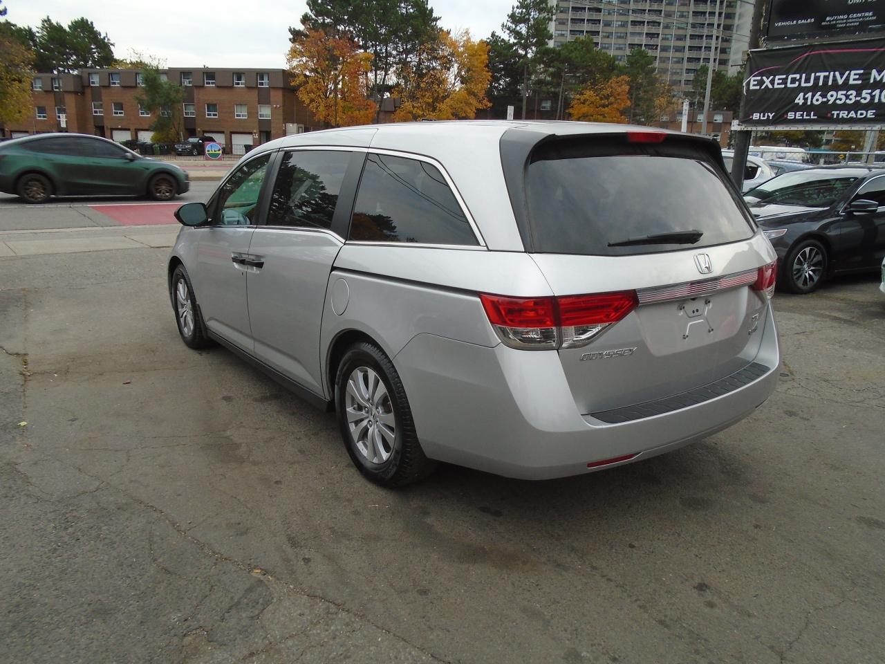 2015 Honda Odyssey SE/ ONE OWNER / NEW BRAKES / SUPER CLEAN /REAR CAM - Photo #7