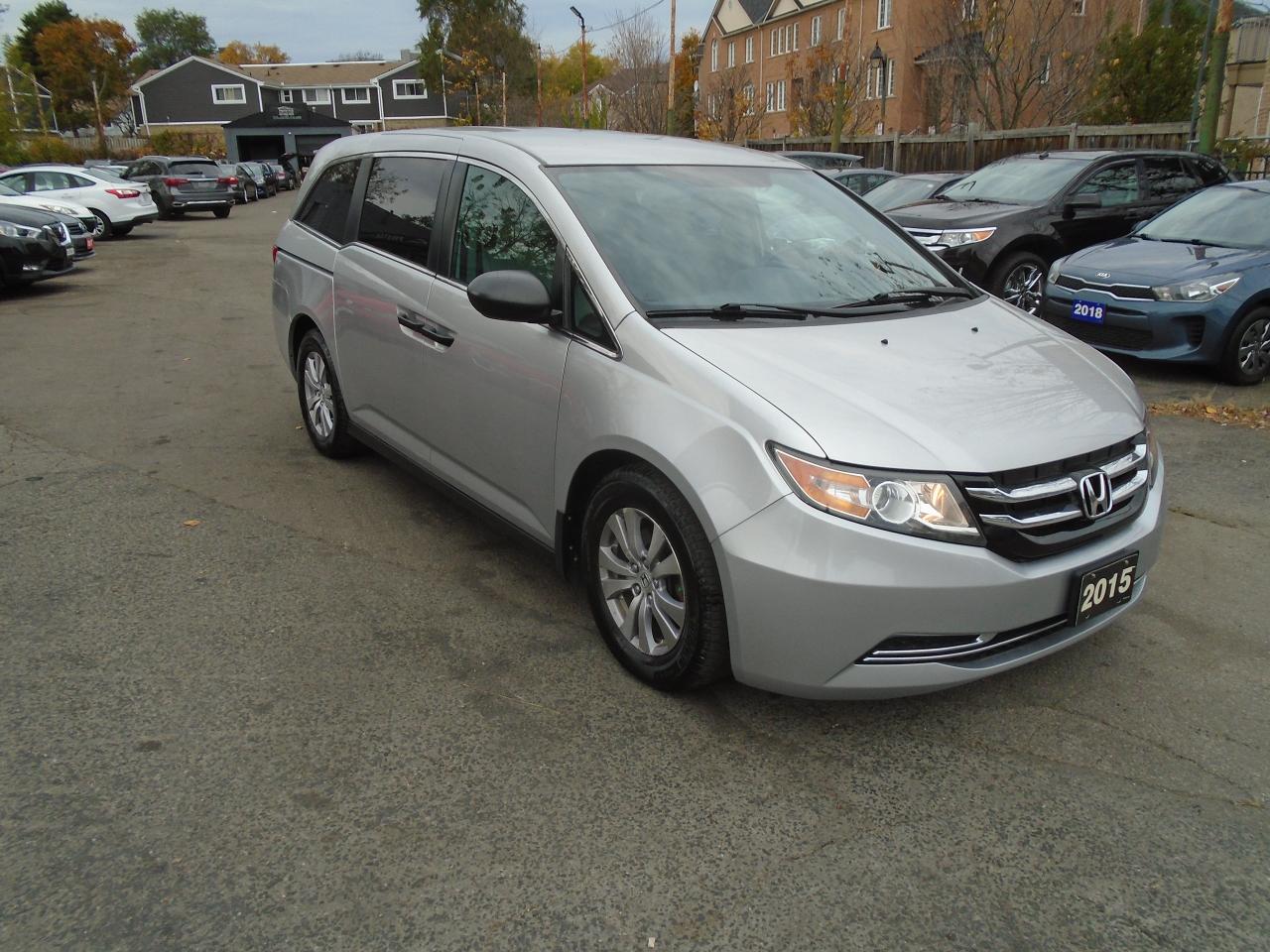 2015 Honda Odyssey SE/ ONE OWNER / NEW BRAKES / SUPER CLEAN /REAR CAM - Photo #3