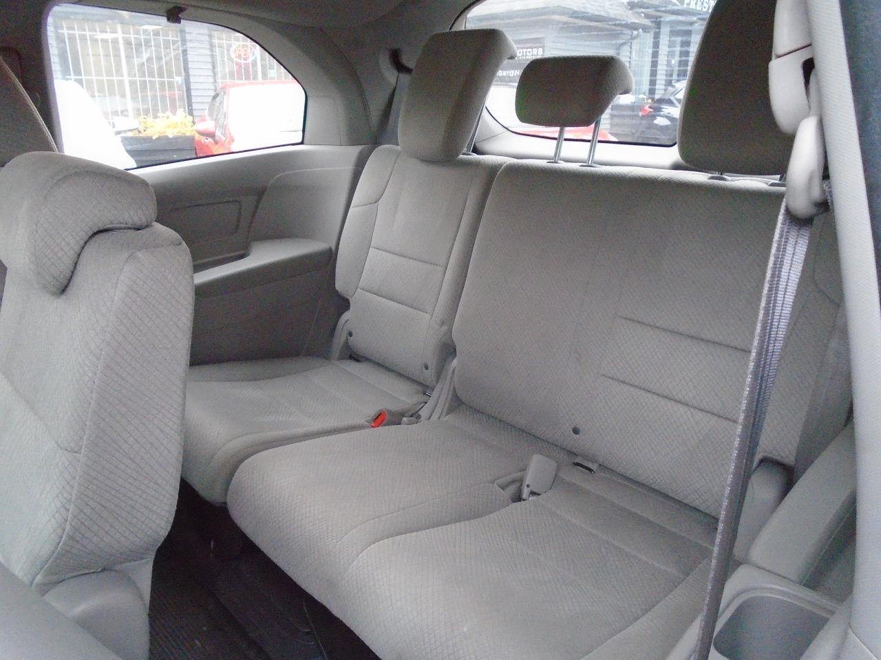 2015 Honda Odyssey SE/ ONE OWNER / NEW BRAKES / SUPER CLEAN /REAR CAM - Photo #11