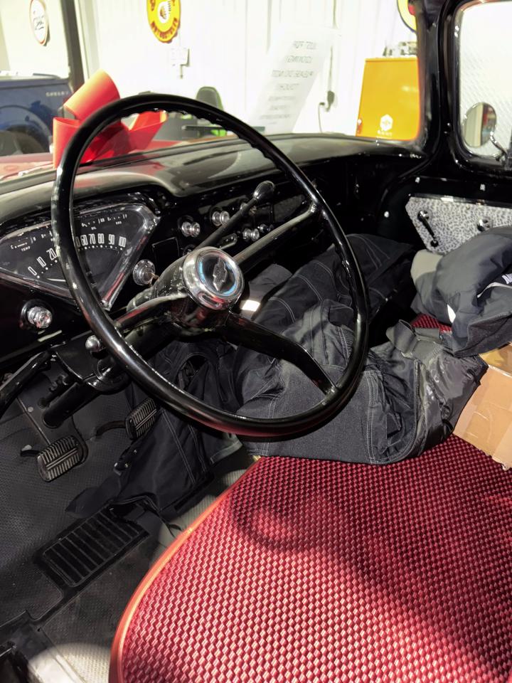 1959 Chevrolet 3100 Pickup (APACHE) Photo3