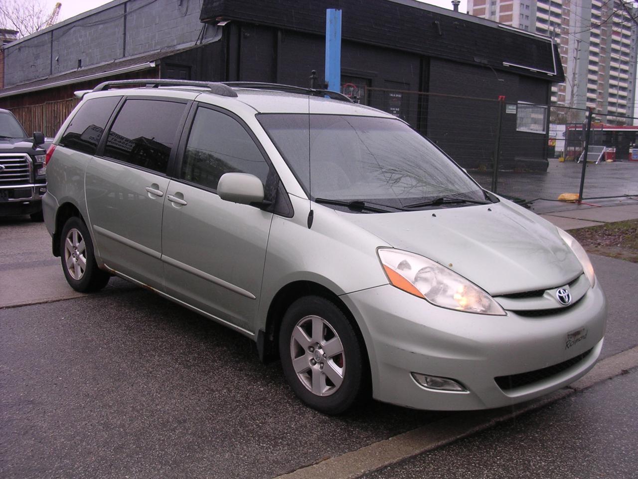 Used 2007 Toyota Sienna LE for sale in Toronto, ON