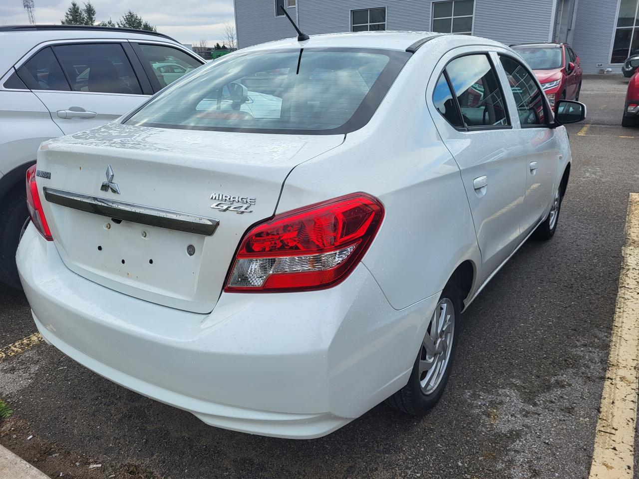 2018 Mitsubishi Mirage ES CVT Photo4