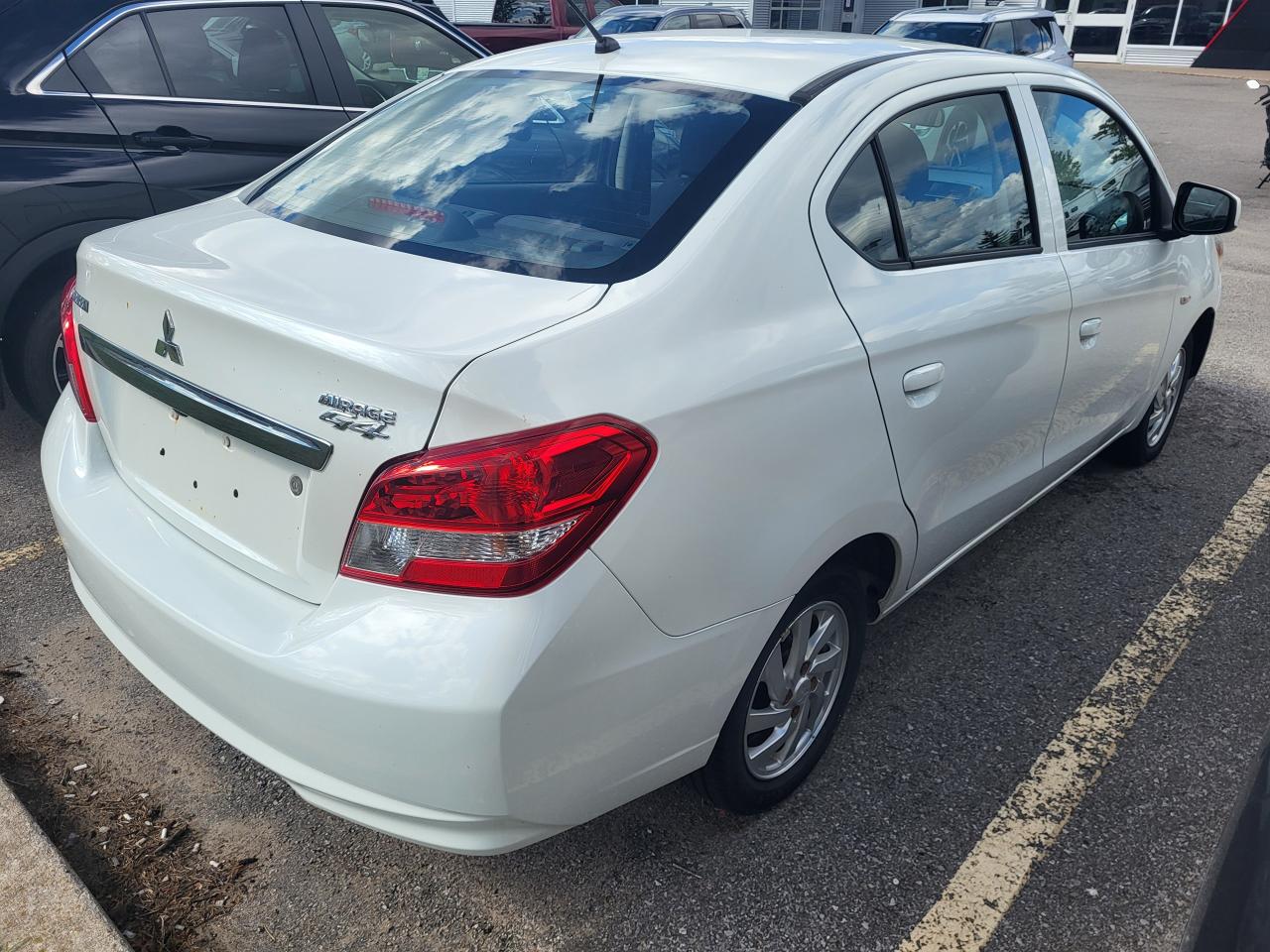 2018 Mitsubishi Mirage ES CVT Photo