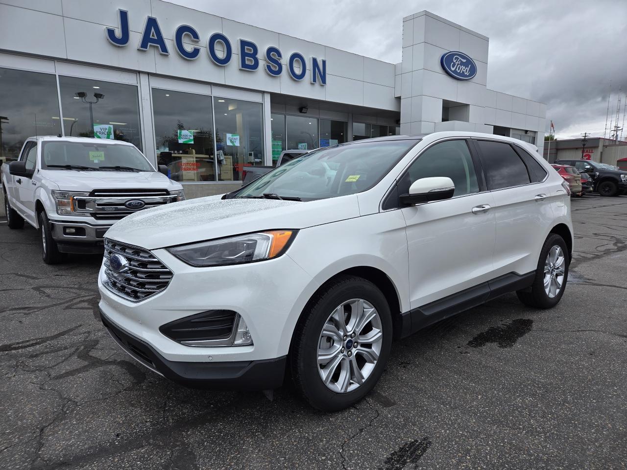 2022 Ford Edge Titanium Photo0