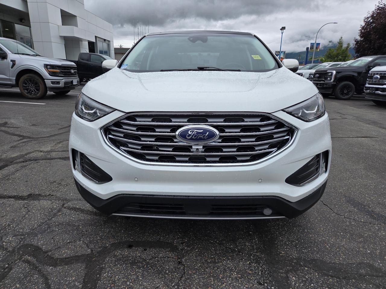 2022 Ford Edge Titanium Photo1