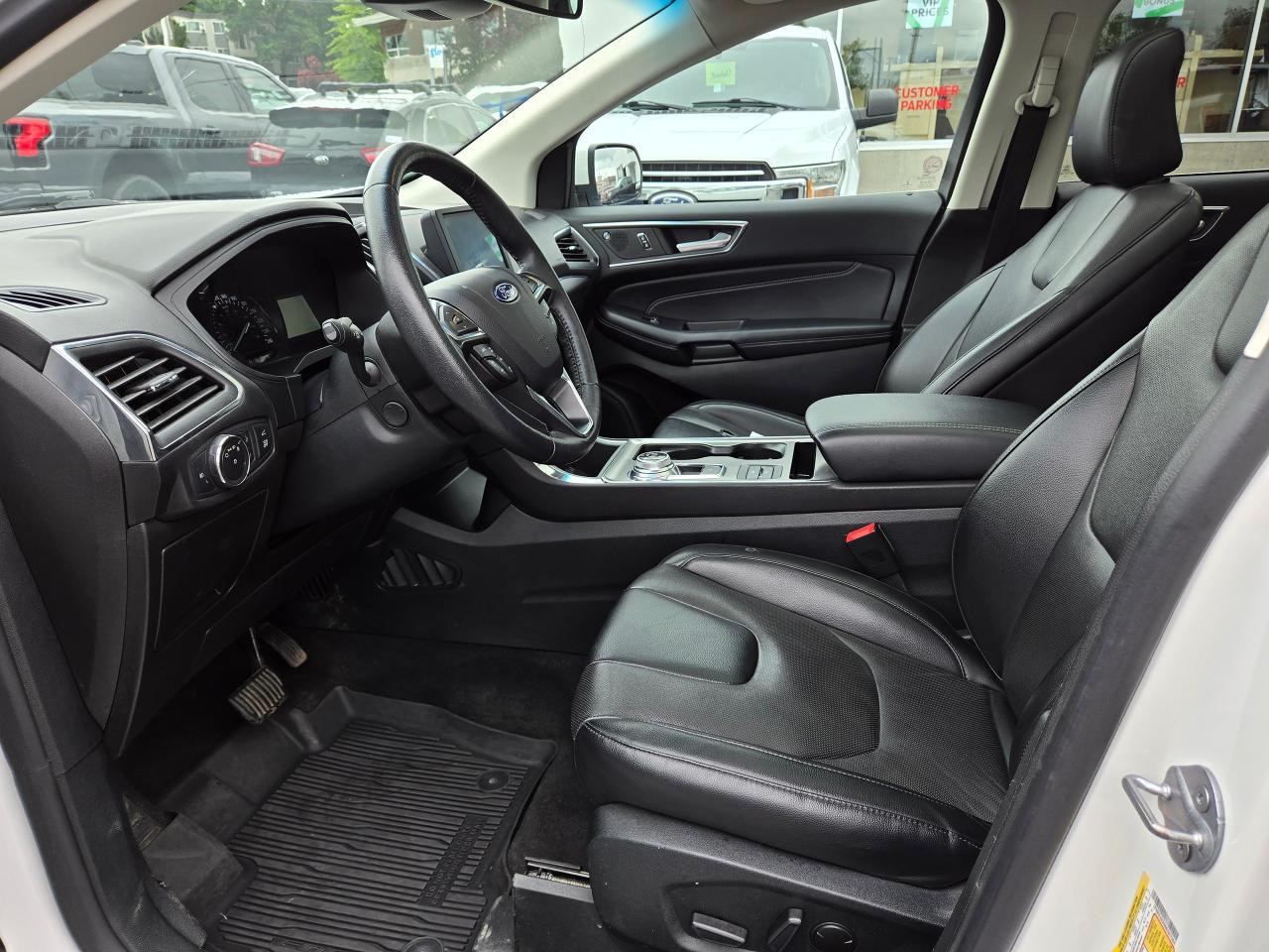 2022 Ford Edge Titanium Photo5