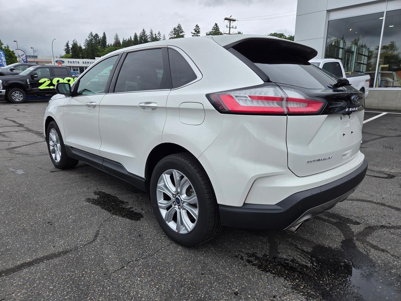 2022 Ford Edge Titanium Photo5