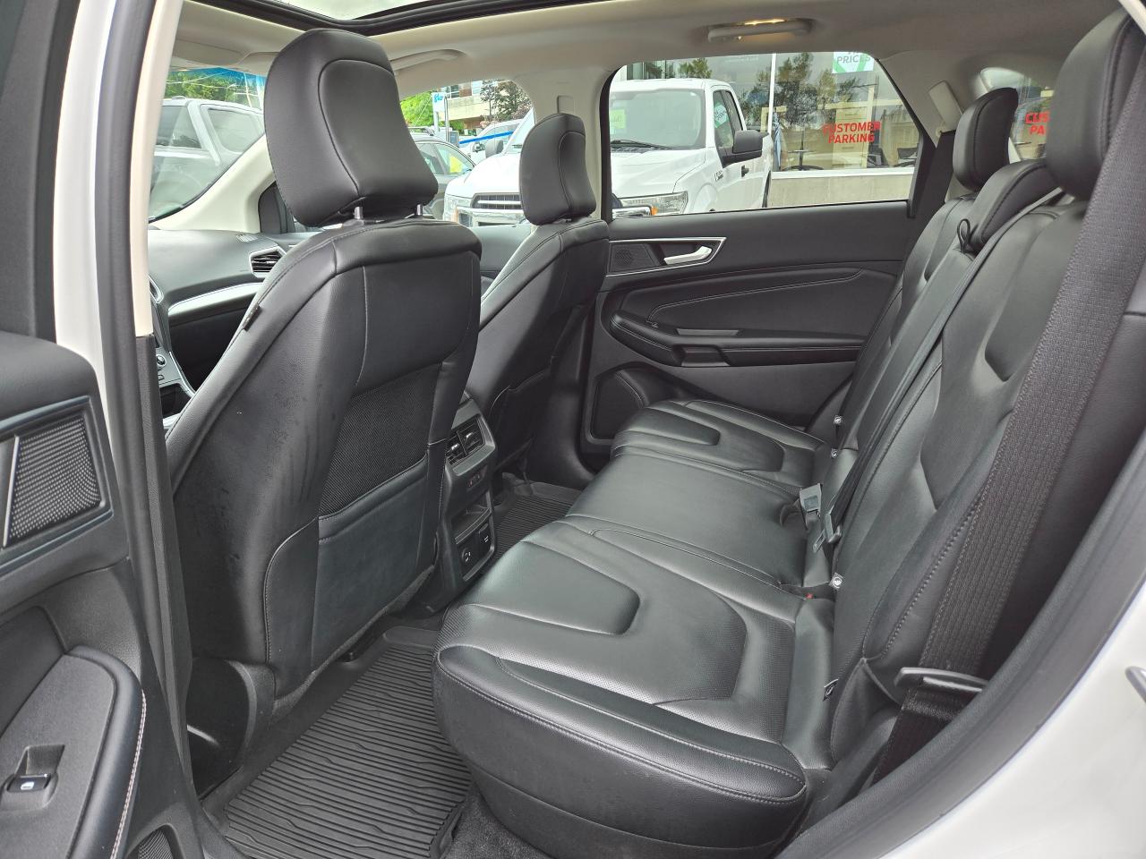2022 Ford Edge Titanium Photo5