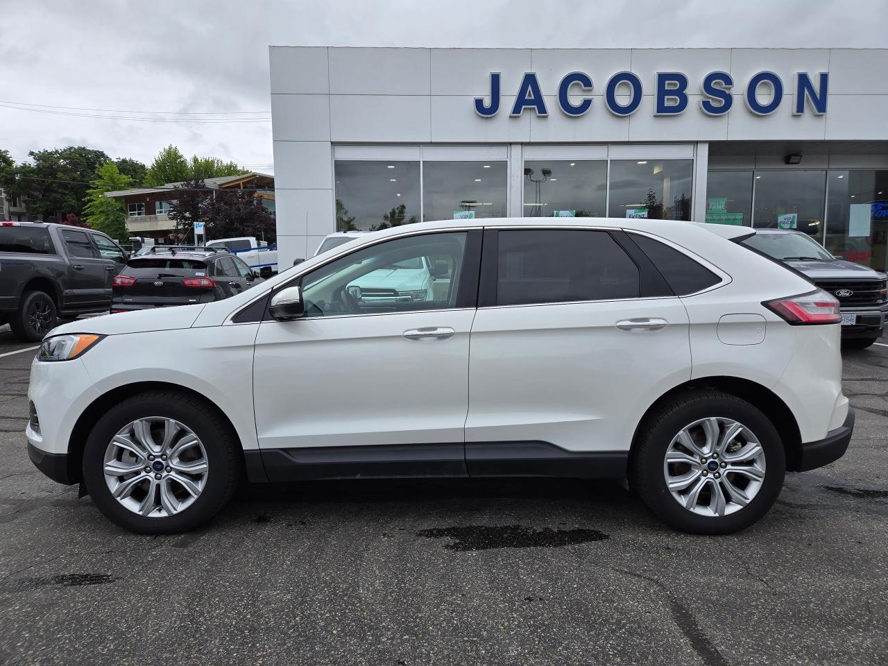 2022 Ford Edge Titanium Photo5