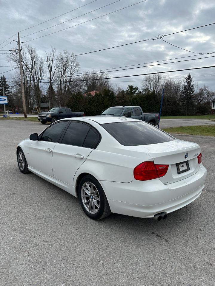 2011 BMW 3 Series 323i - Photo #7