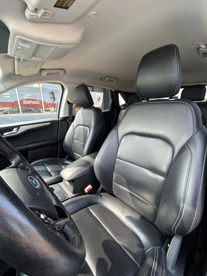 2021 Ford Escape SEL - Photo #8
