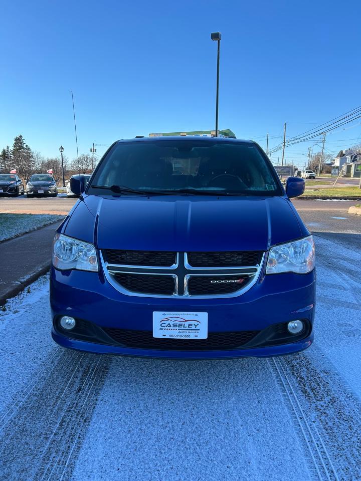 2020 Dodge Grand Caravan PREMIUM - Photo #2