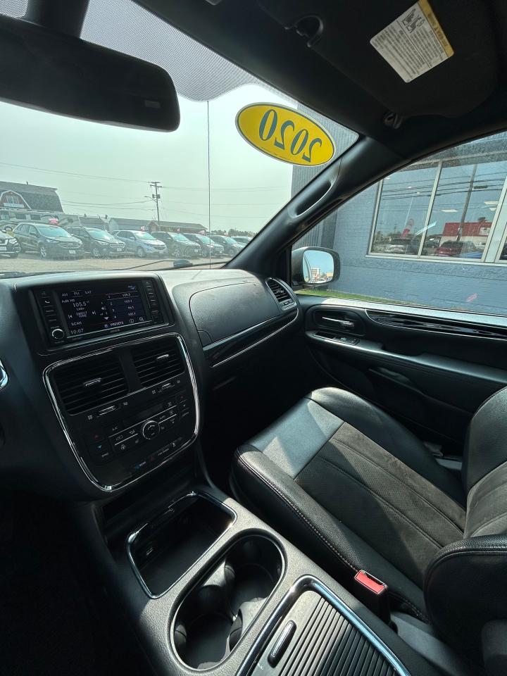 2020 Dodge Grand Caravan PREMIUM - Photo #11