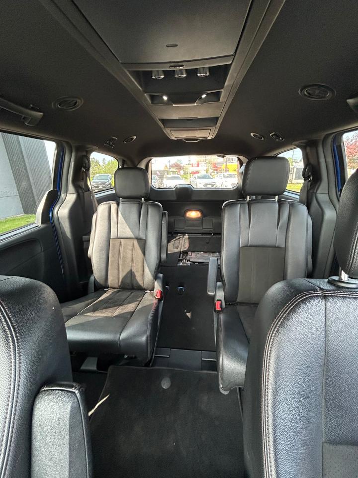 2020 Dodge Grand Caravan PREMIUM - Photo #9