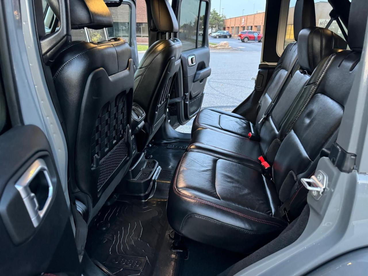 2023 Jeep Wrangler RUBICON - Photo #27